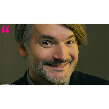 lit.COLOGNE Mein Unglück beginnt damit, dass der Stromkreis als Rechteck abgebildet wird – (Un-)gehaltene Reden von Saša Stanišić